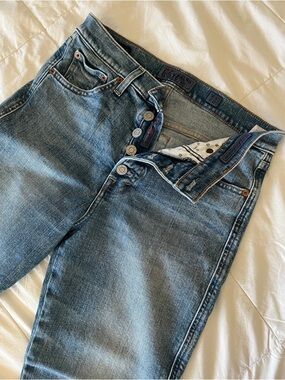 Lucky Brand Women's Straight Leg Jeans in Light Blue Wash